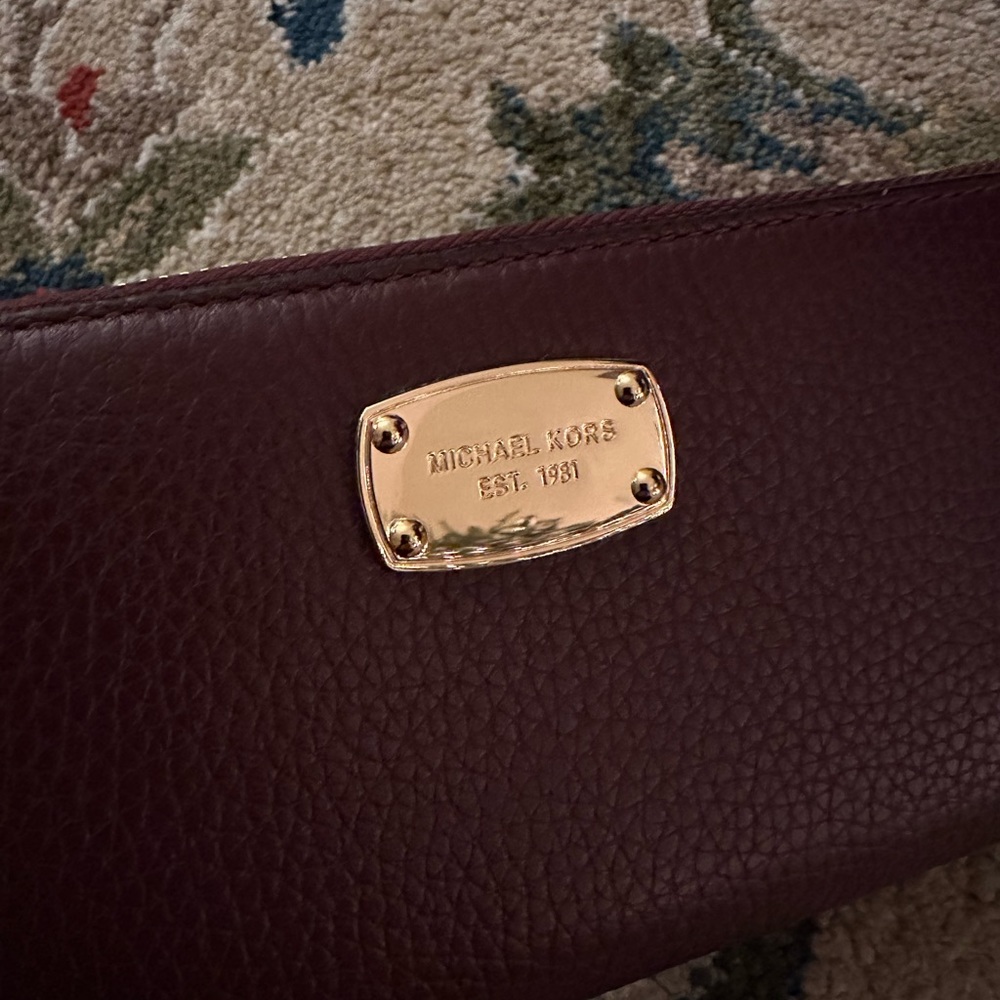 Michael Kor’s Jet Set Continental Travel Full Zip Leather Wallet - Picture 9 of 13